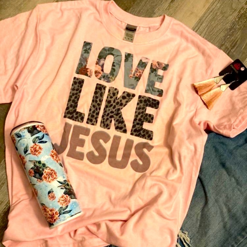 Love like Jesus tee